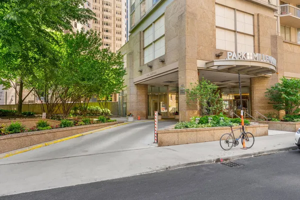 $265,000 | 222 North Columbus Drive, Unit 2207, Chicago, IL 60601
