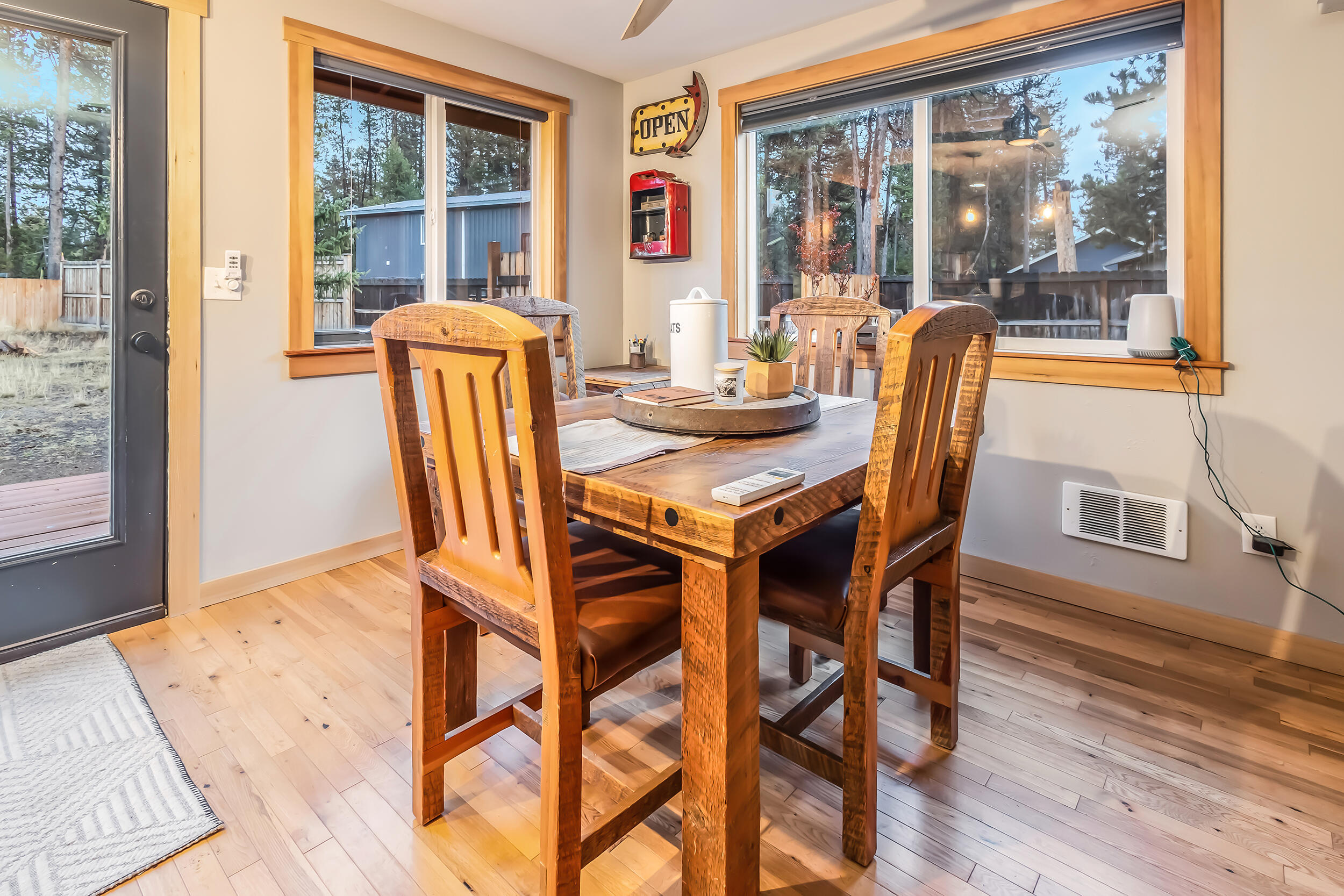 55800 Snow Goose Road Bend, OR 97707 - Photo 7 of 16 Dining