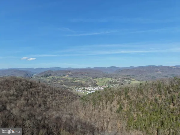 $274,900 | 232 Hawks Rdg Road, Franklin, WV 26807