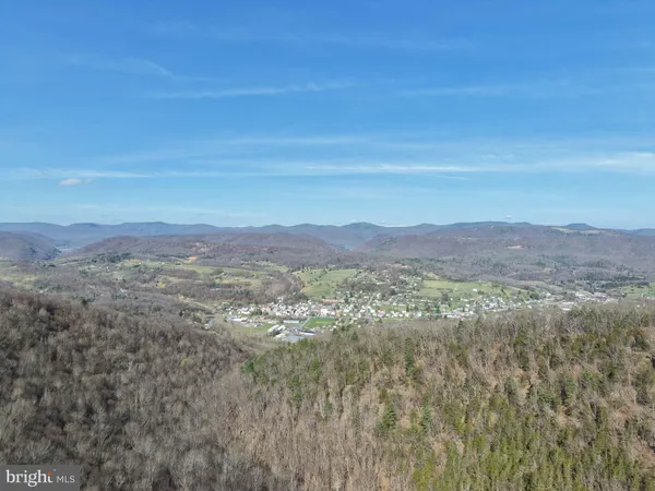 $274,900 | 232 Hawks Rdg Road, Franklin, WV 26807