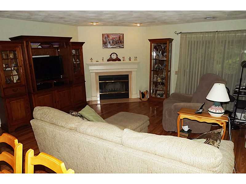 375 Angell Road, Unit D North Providence, RI 02904 - Photo 4 of 16 Living Room.
