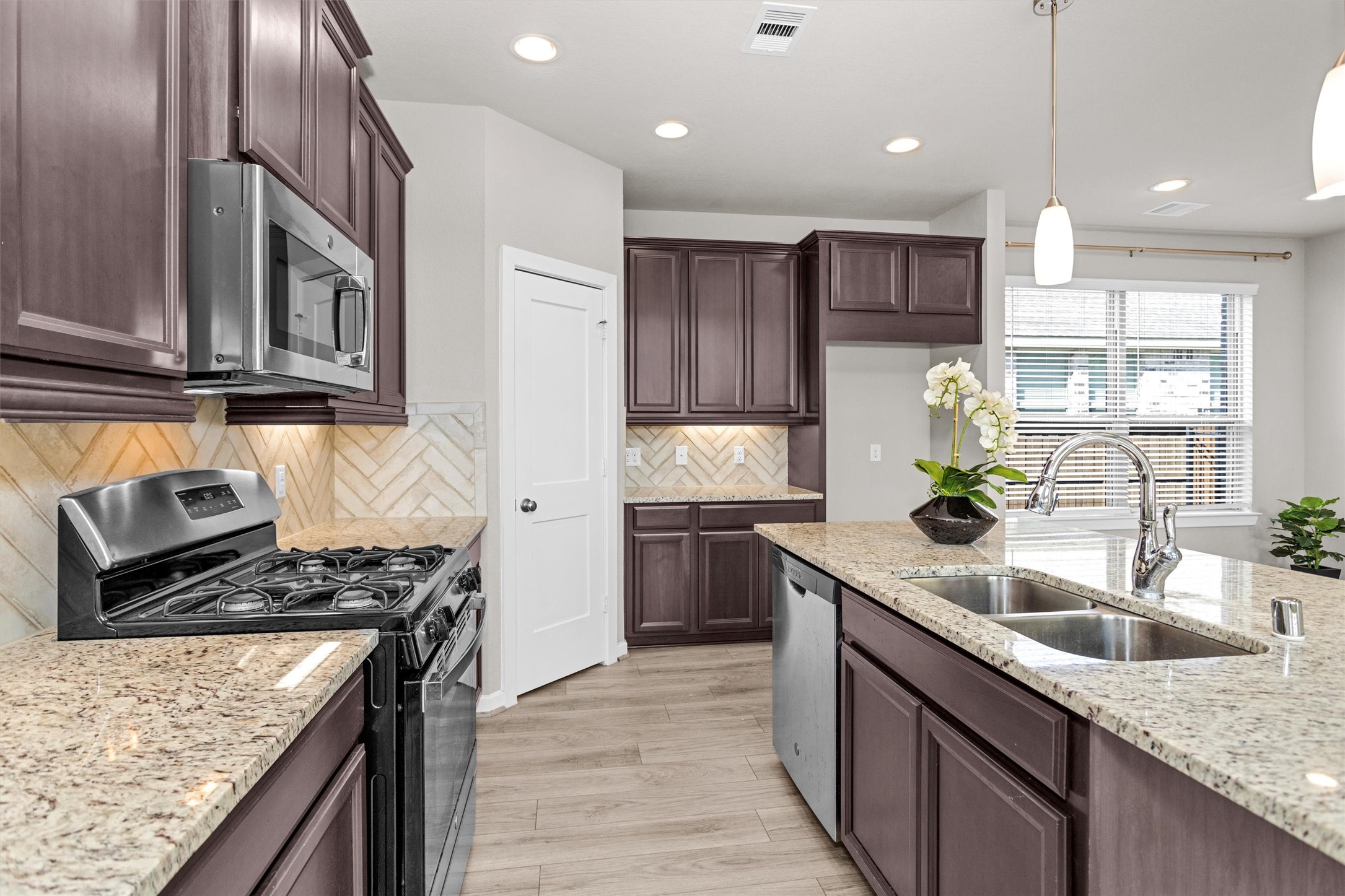 7809 Axis Ridge Drive Magnolia, TX 77354 - Photo 13 of 42