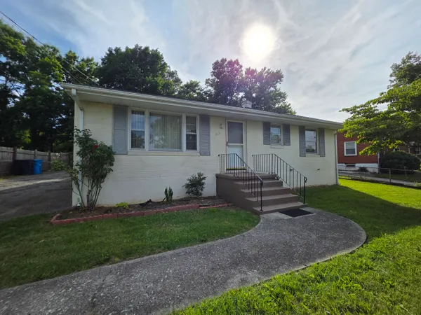 $1,395 | 462 Frances Drive Northwest, Roanoke, VA 24017