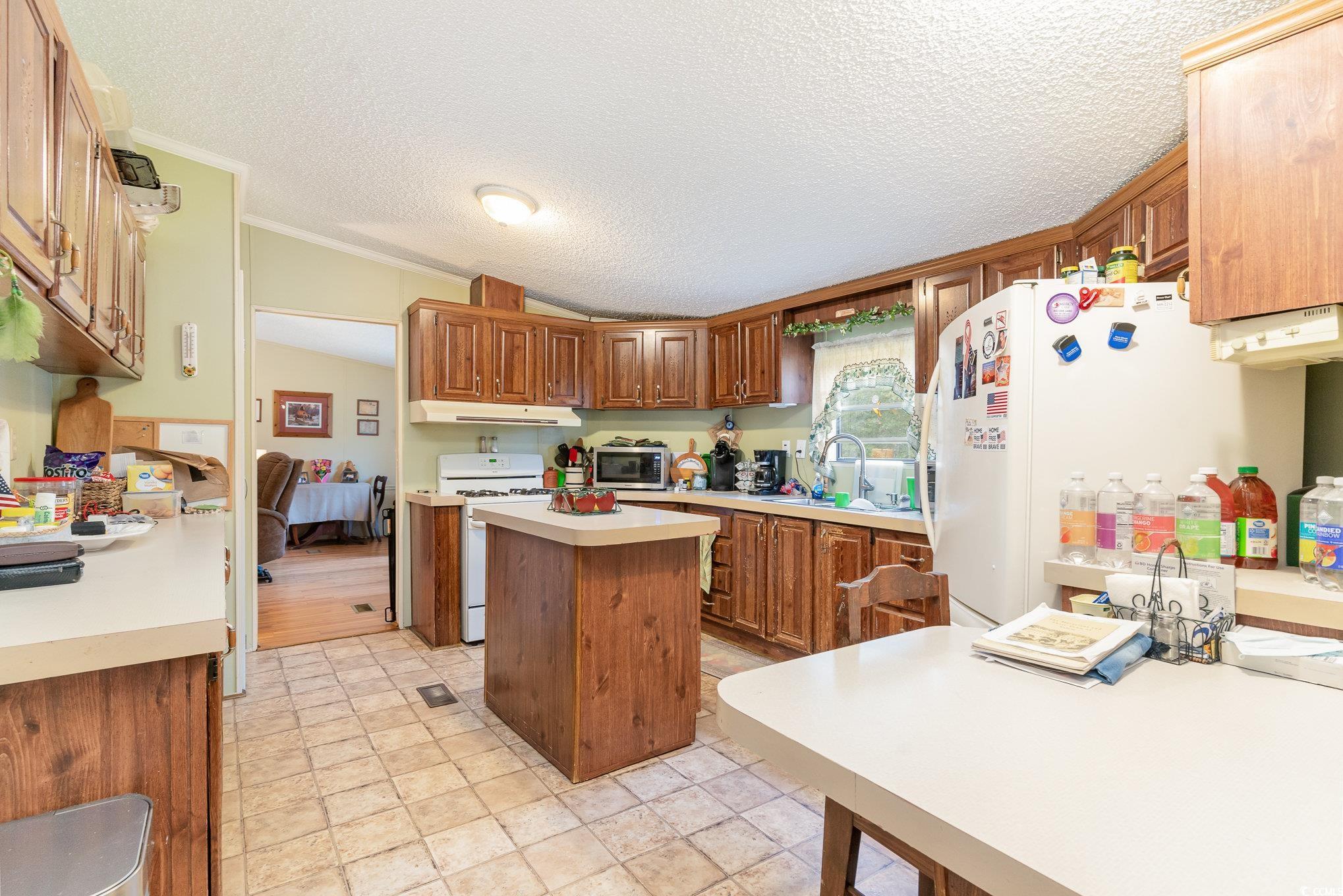 5133 Scurry Road Conway, SC 29527 - Photo 13 of 37 Kitchen with shall island and small breakfast bar