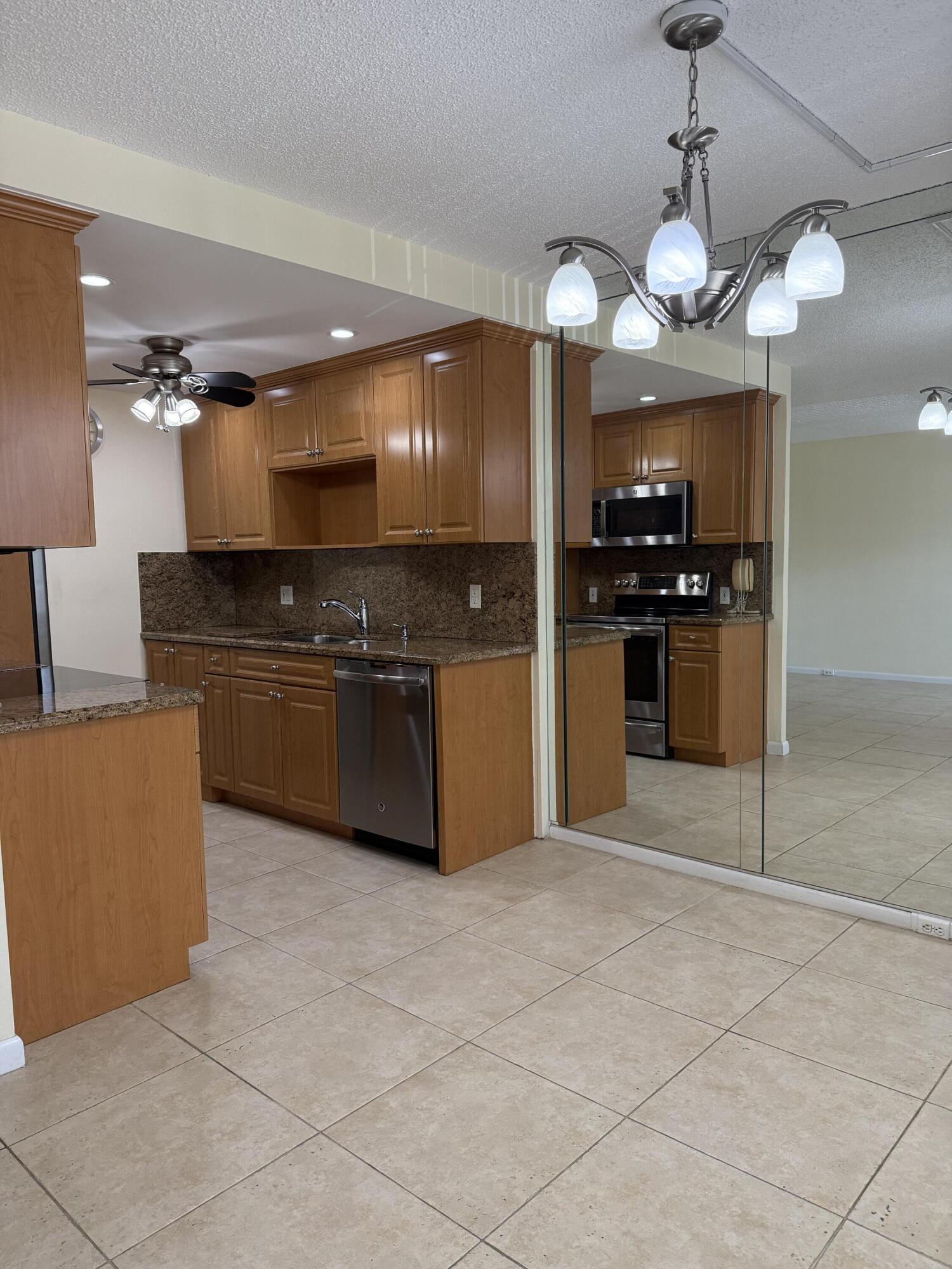 2071 Exeter Boca Raton, FL 33434 - Photo 2 of 22 2071 018