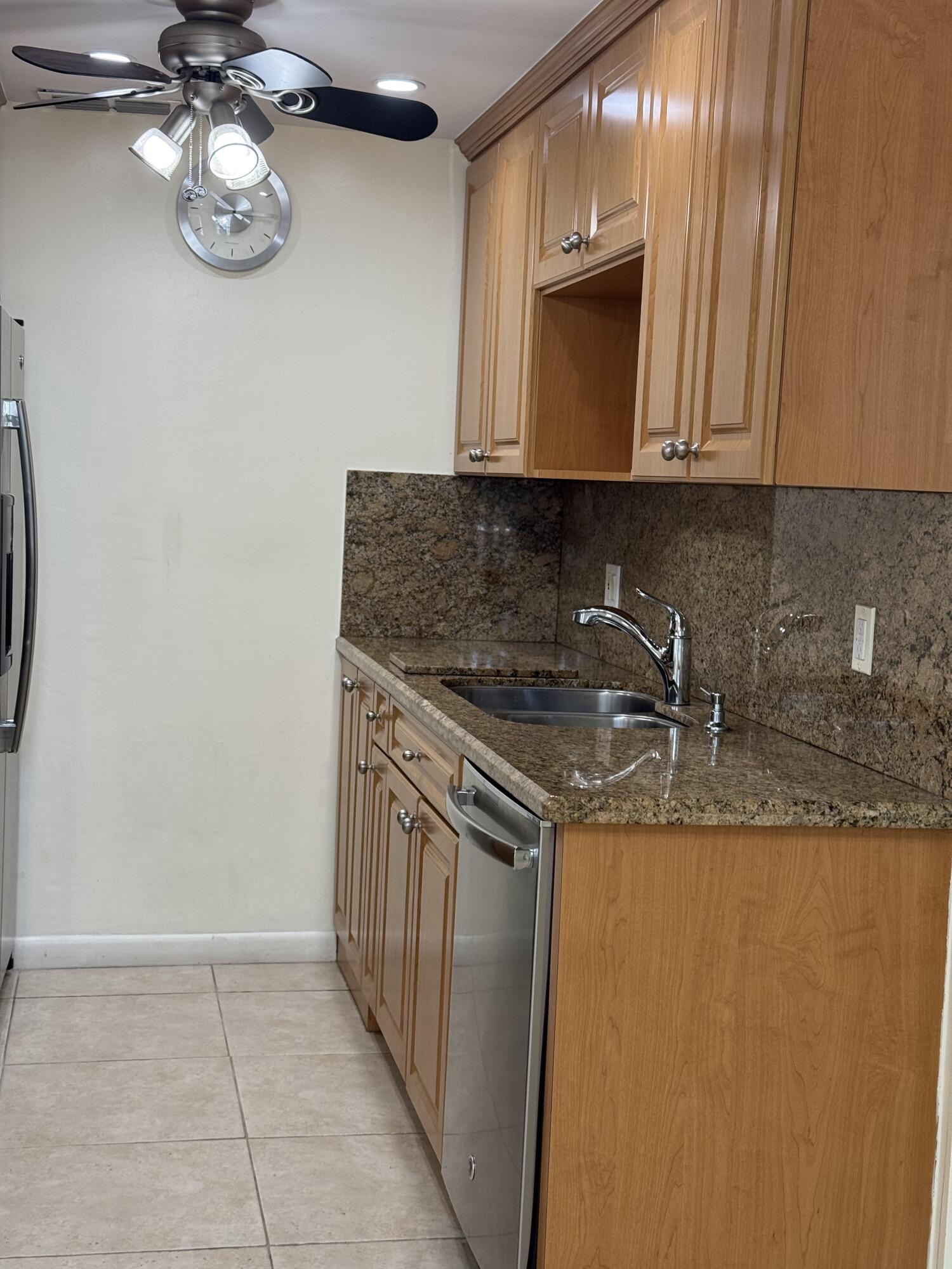 2071 Exeter Boca Raton, FL 33434 - Photo 3 of 22 2071 015