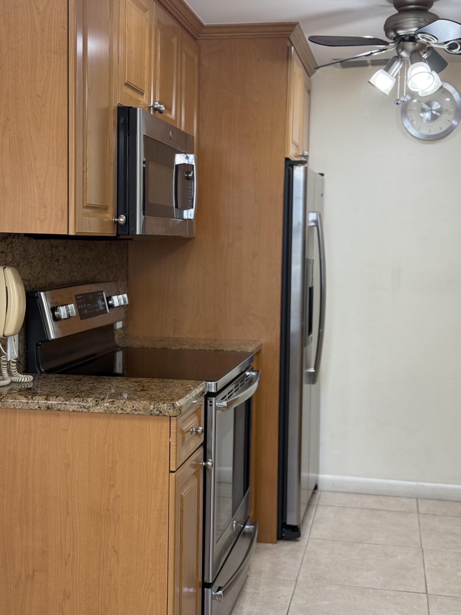 2071 Exeter Boca Raton, FL 33434 - Photo 4 of 22 2071 016
