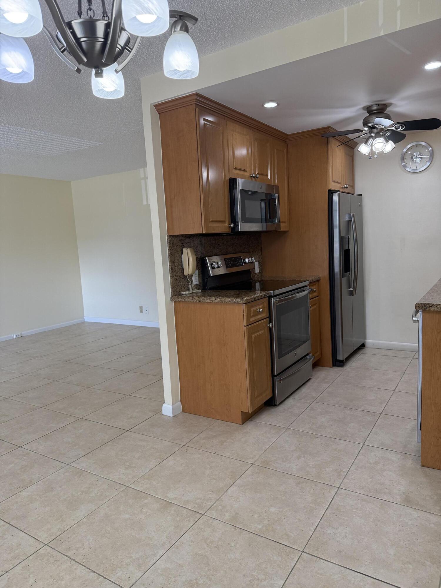 2071 Exeter Boca Raton, FL 33434 - Photo 6 of 22 2071 019