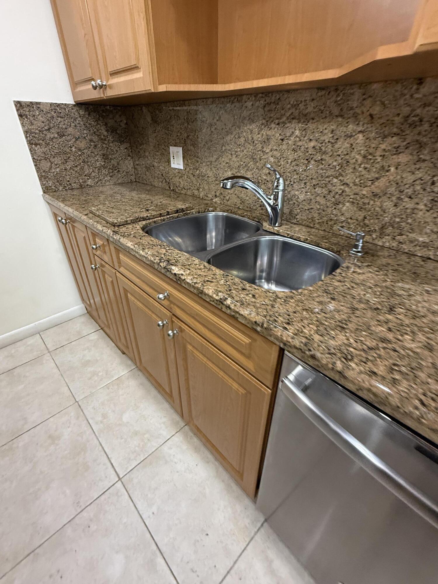 2071 Exeter Boca Raton, FL 33434 - Photo 7 of 22 2071 021