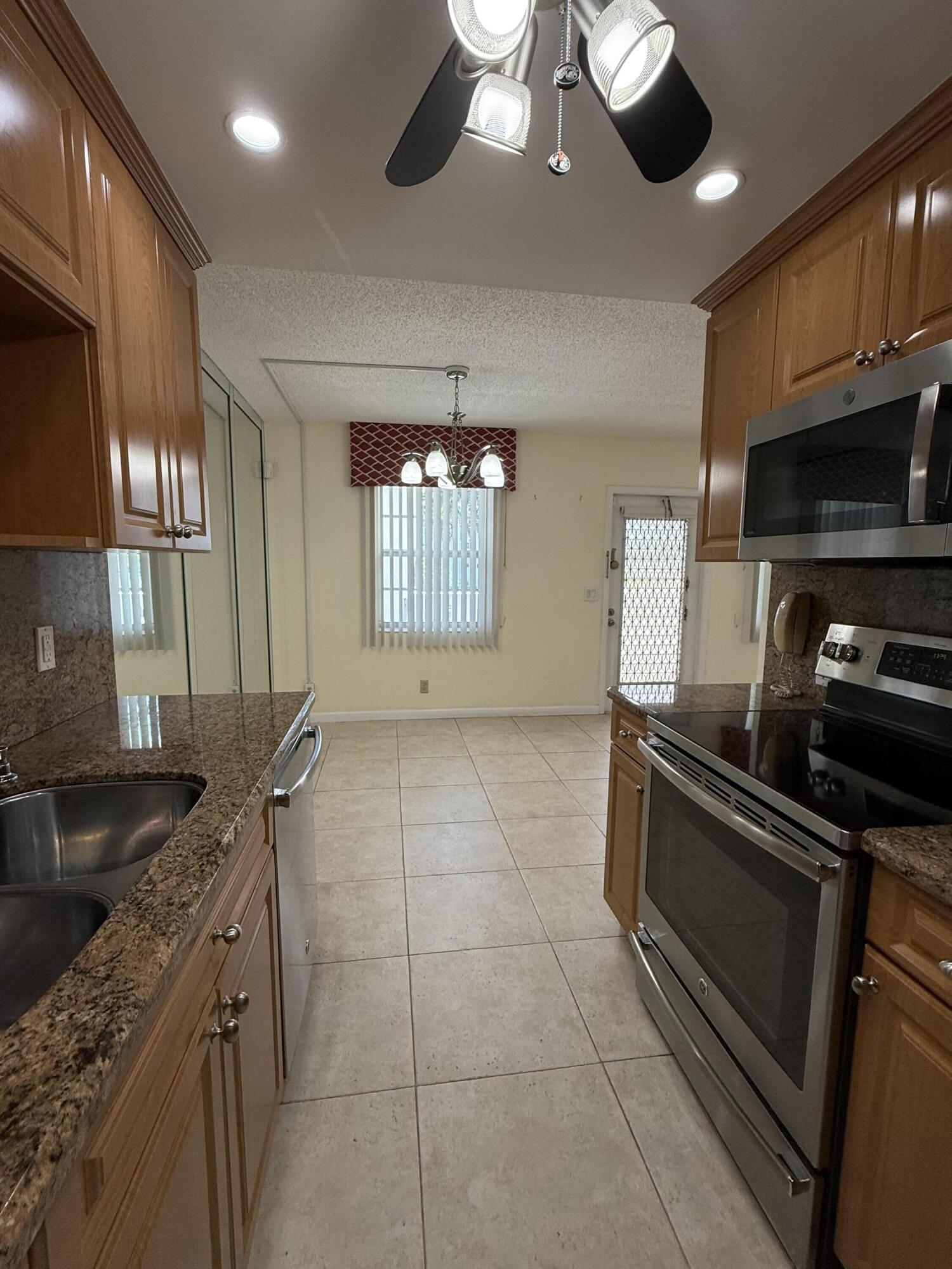 2071 Exeter Boca Raton, FL 33434 - Photo 8 of 22 2071 020