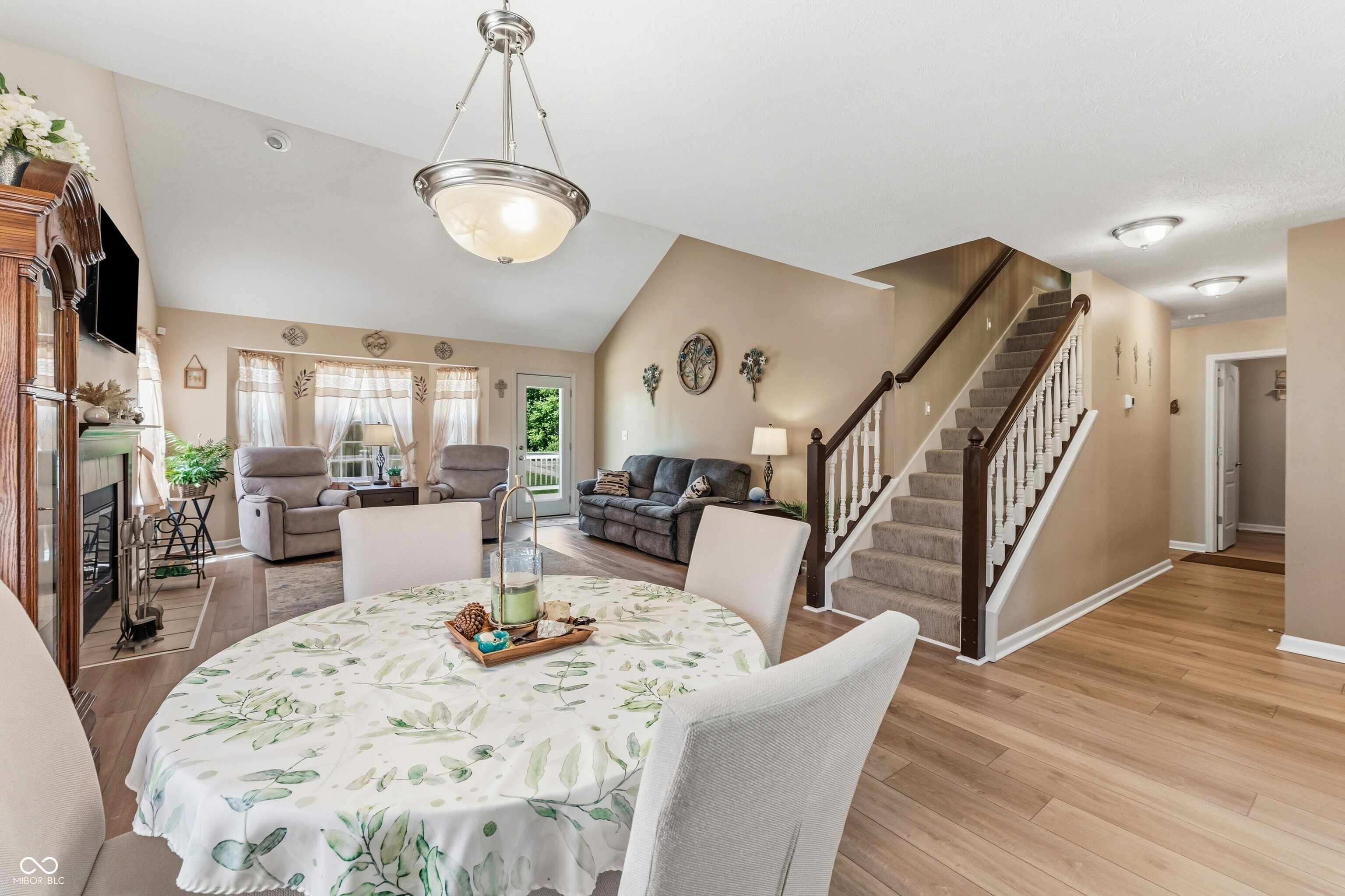 6075 Prairie Stream Way Columbus, IN 47203 - Photo 10 of 35