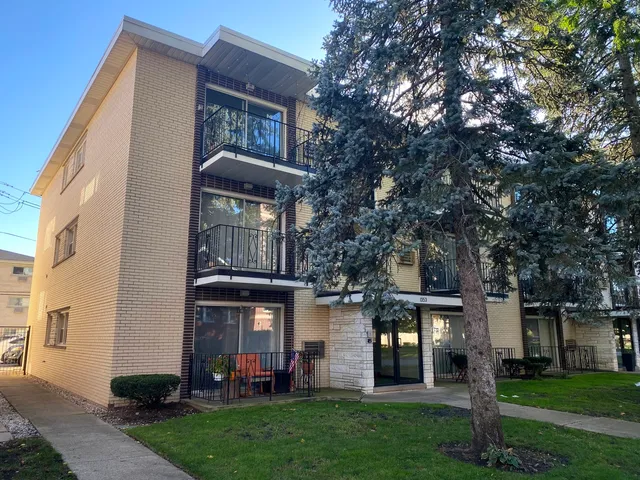 $225,000 | 1353 Perry Street, Unit 6, Des Plaines, IL 60016