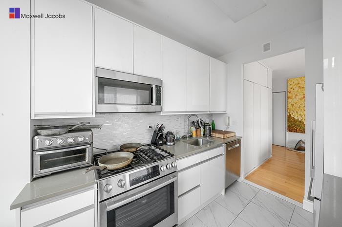 200 Riverside Boulevard, Unit 39D Manhattan, NY 10069 - Photo 3 of 13