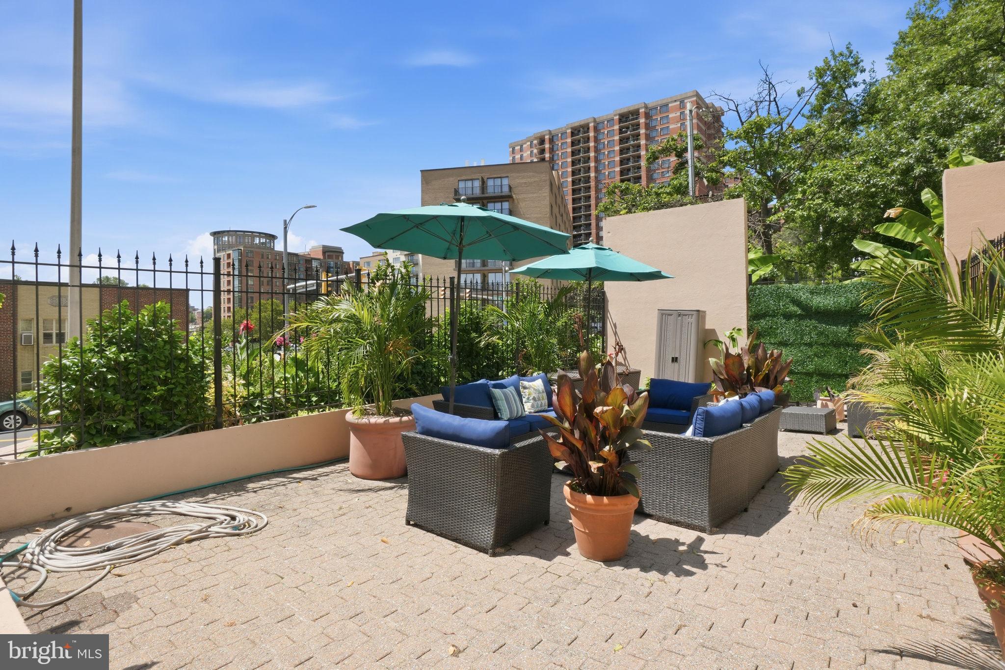 1301 North Courthouse Road, Unit 1610 Arlington, VA 22201 - Photo 28 of 30 Separate Lounging Area