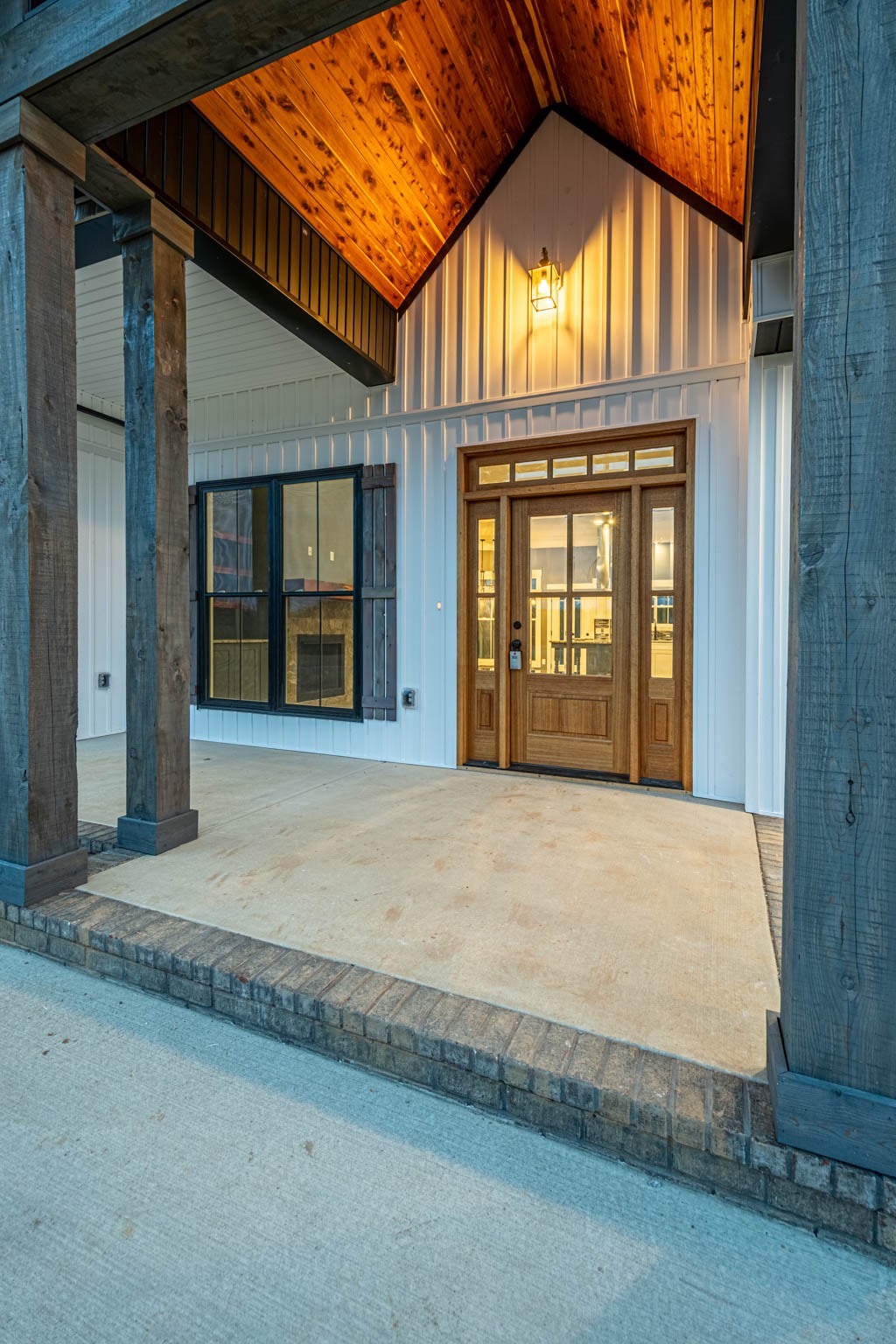476 Chestnut Grove Road Pulaski, TN 38478 - Photo 8 of 55 a view of an entrance of the house