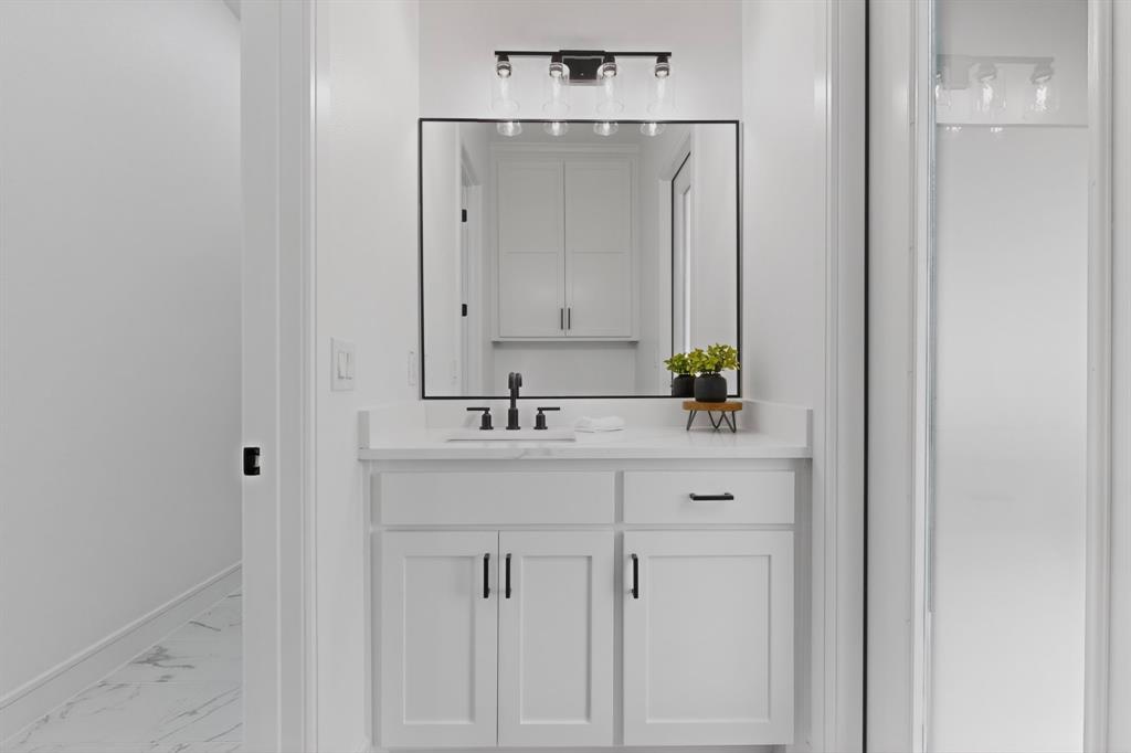 9080 County Road 669 Blue Ridge, TX 75424 - Photo 30 of 40 a bathroom with mirror a sink and a mirror
