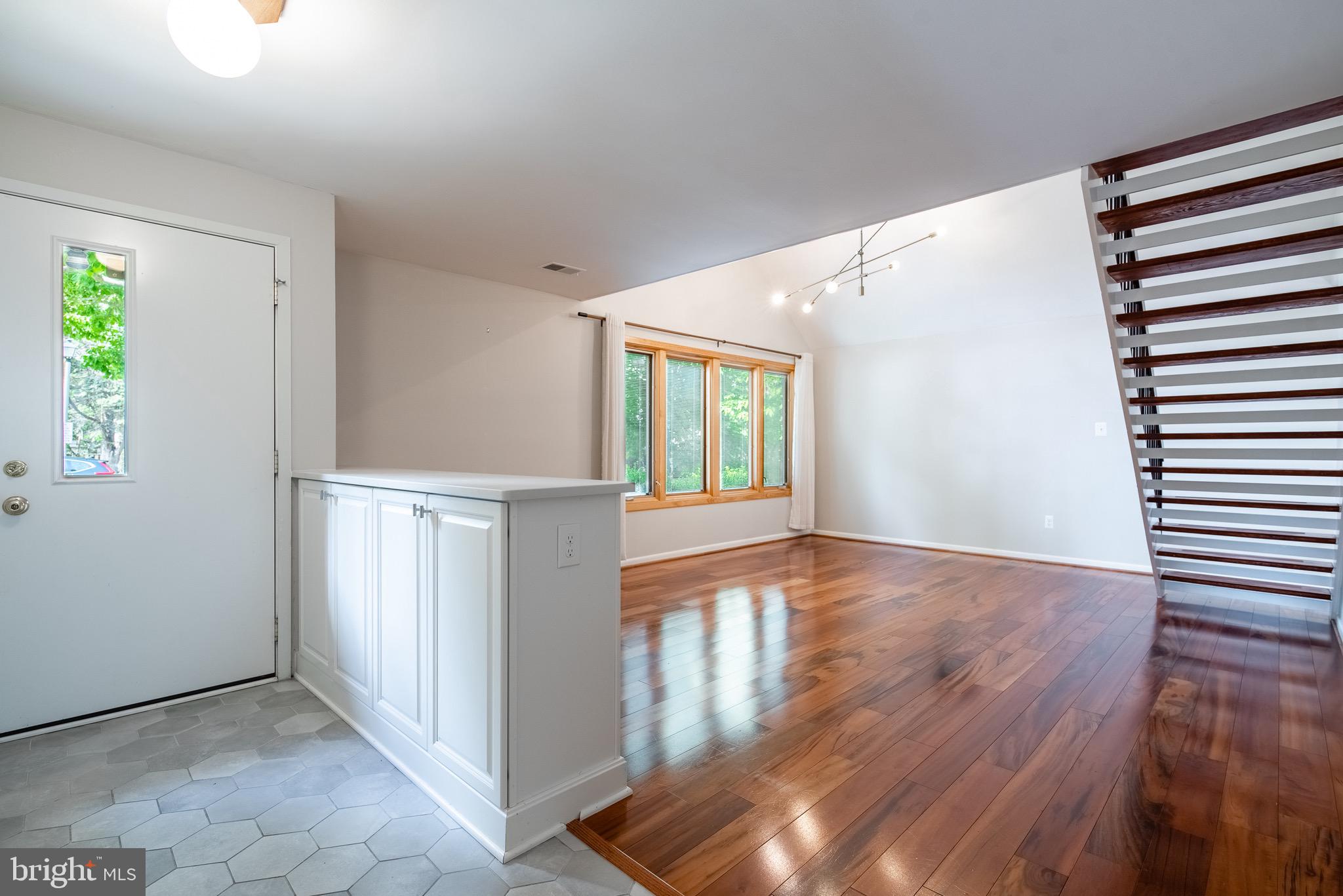 6356 11th Road North Arlington, VA 22205 - Photo 3 of 27 Gallery Image 3
