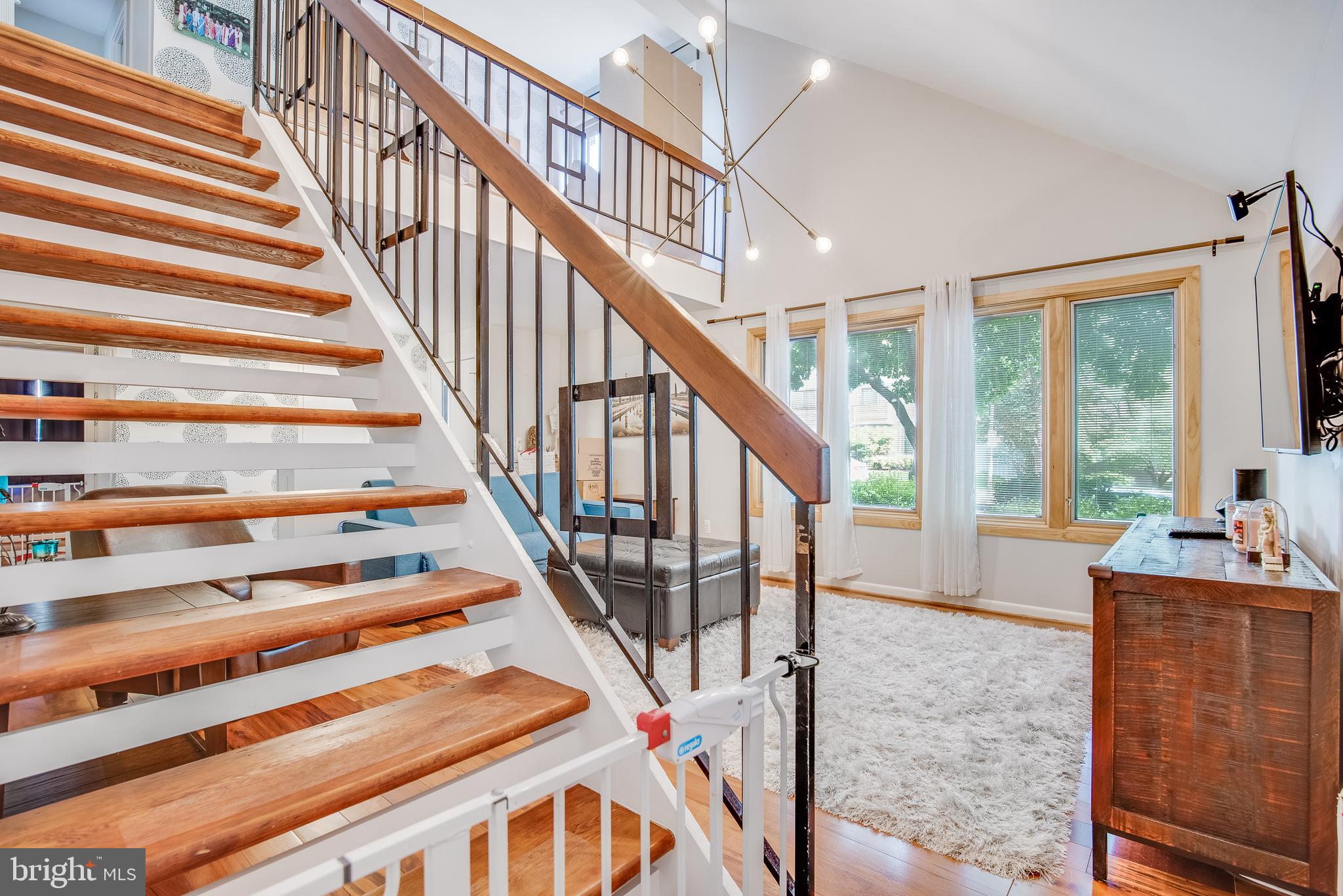 6356 11th Road North Arlington, VA 22205 - Photo 7 of 27 Gallery Image 7