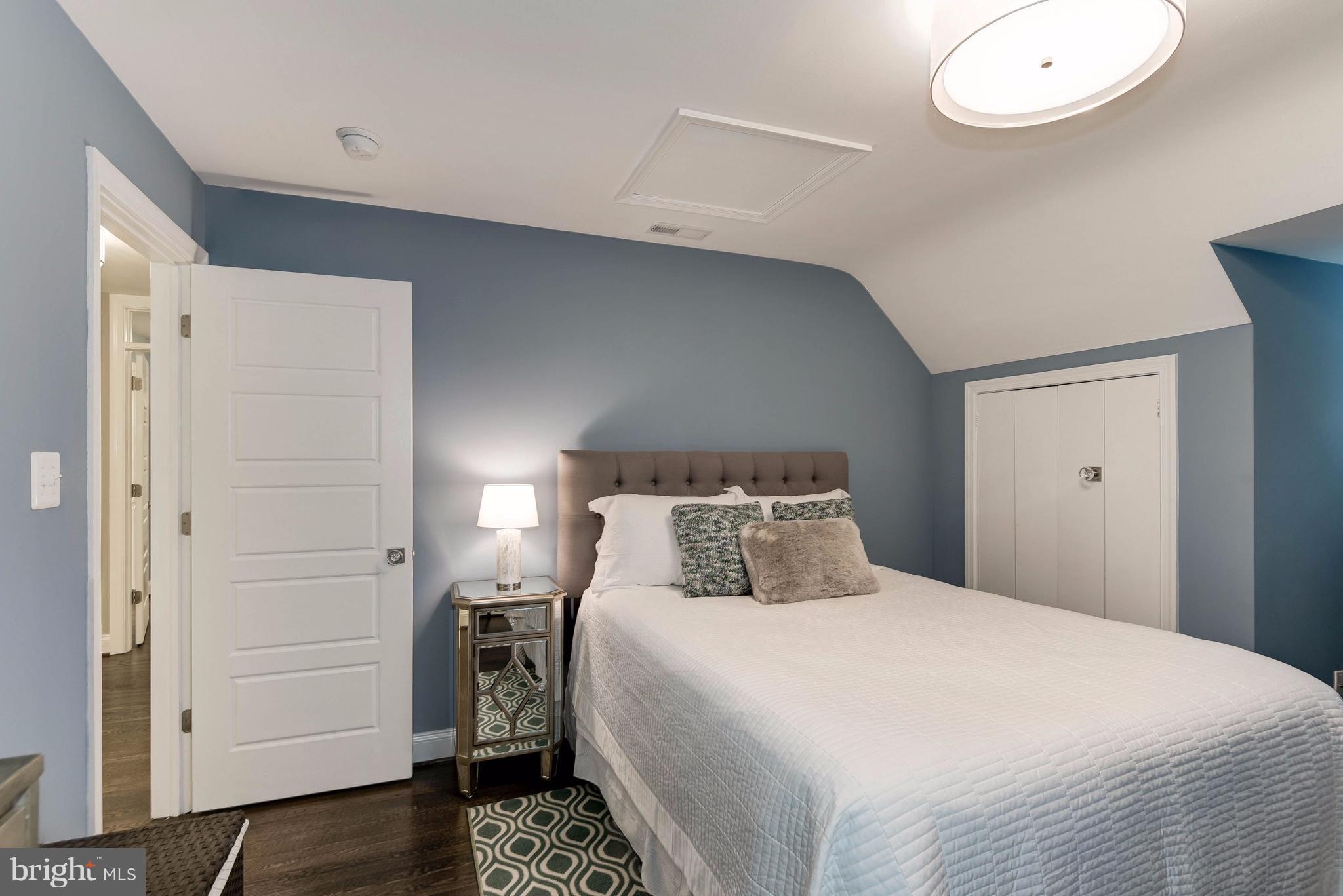 905 West Braddock Road Alexandria, VA 22302 - Photo 22 of 30 Guest Bedroom