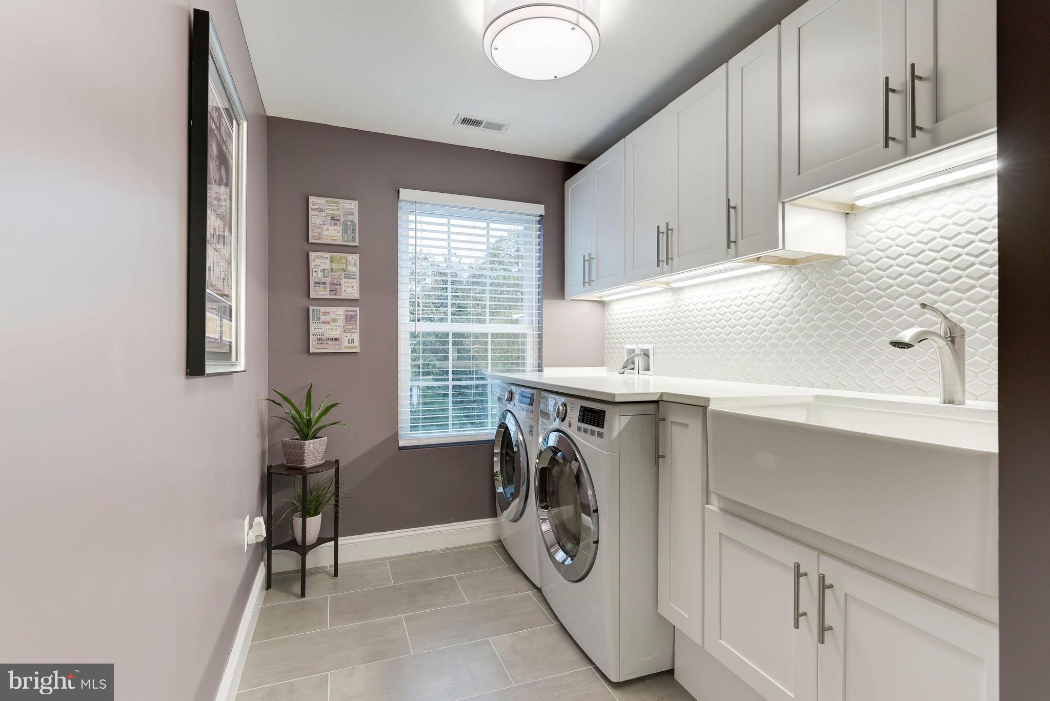 905 West Braddock Road Alexandria, VA 22302 - Photo 24 of 30 LG Front Load W/D and Farmhouse Sink