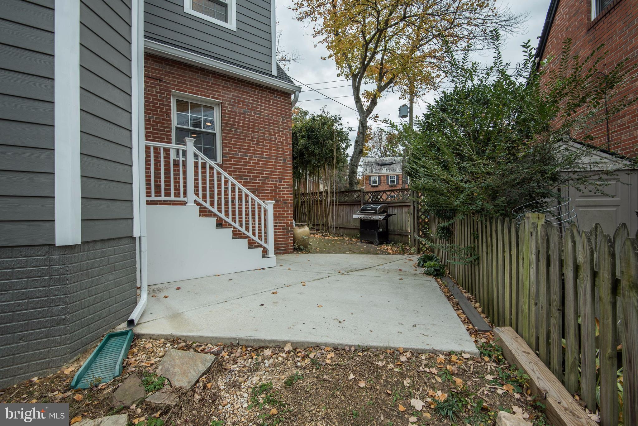 905 West Braddock Road Alexandria, VA 22302 - Photo 28 of 30 Cute Patio perfect for your next cookout