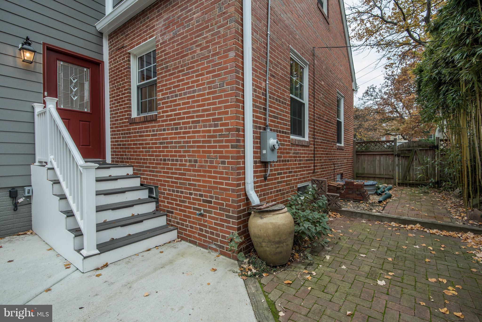 905 West Braddock Road Alexandria, VA 22302 - Photo 29 of 30 Paved Patio