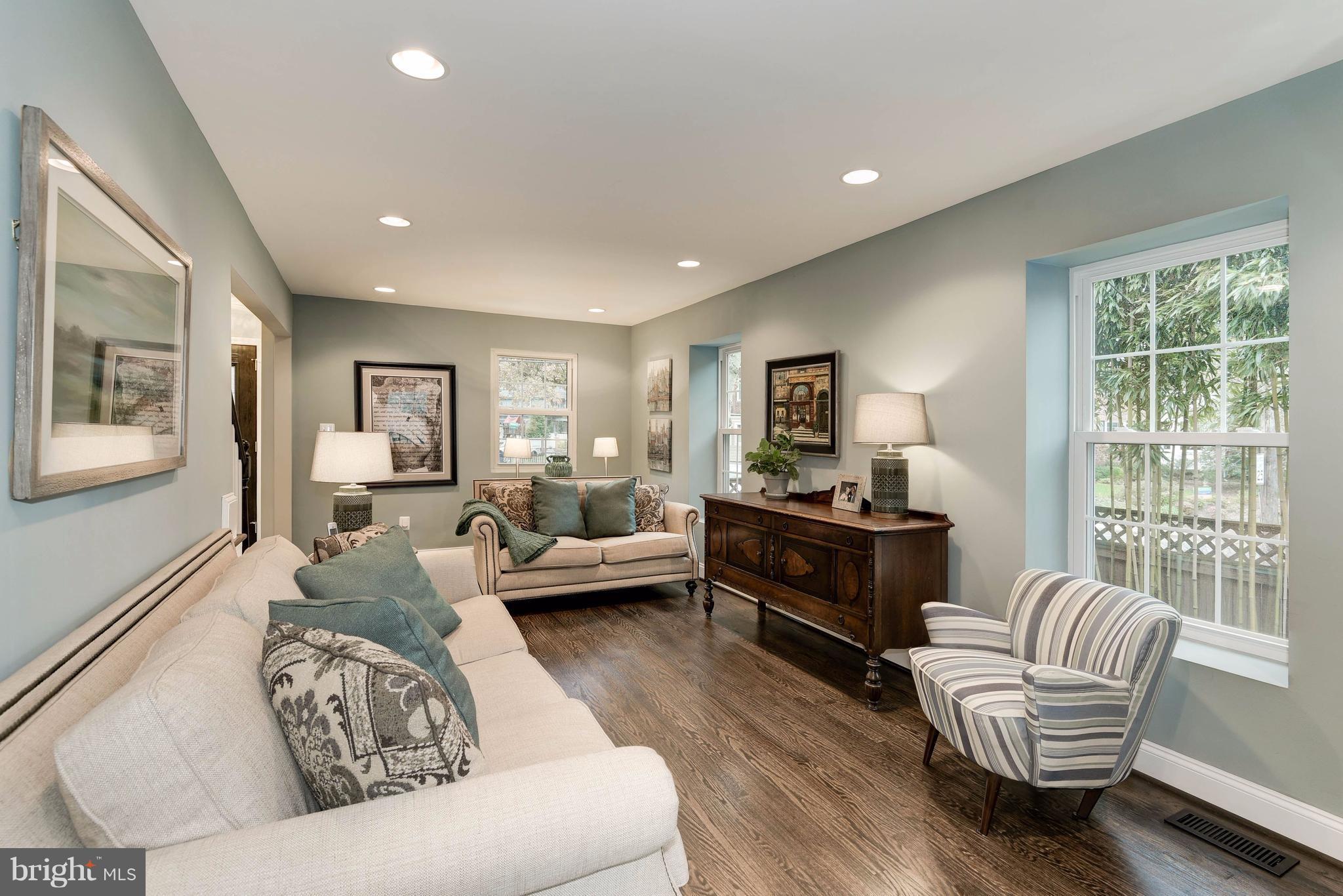 905 West Braddock Road Alexandria, VA 22302 - Photo 7 of 30 Spacious Living Room