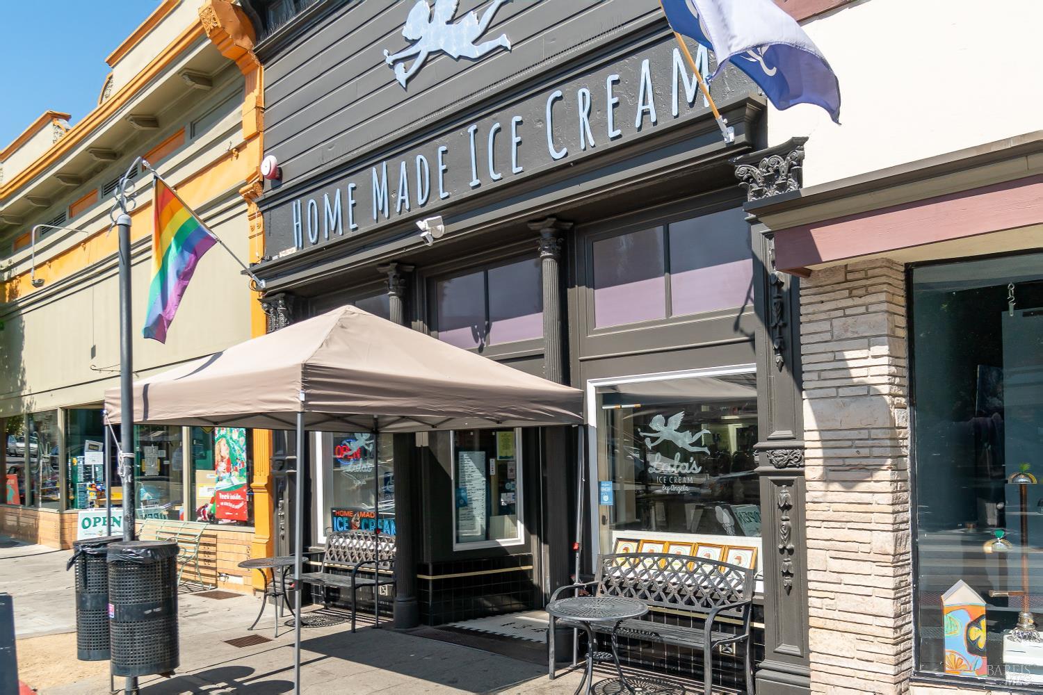 1201 Del Rancho Way Petaluma, CA 94954 - Photo 52 of 56 a view of a cafe with a outdoor seating