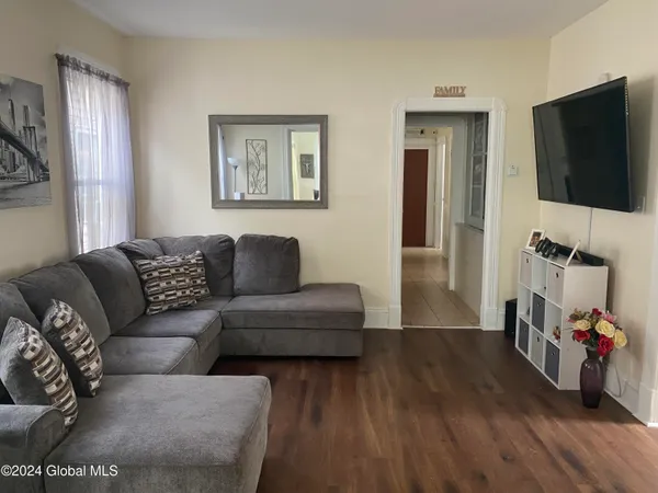 $319,900 | 907 Delamont Avenue, Schenectady, NY 12307