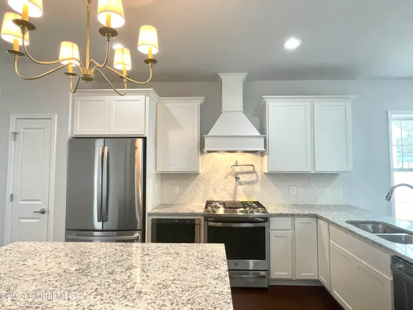$499,400 | 24 Priddle Lane, Colonie, NY 12110