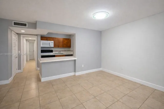 $2,000 | 850 Southwest 129th Place, Unit 103, Miami, FL 33184