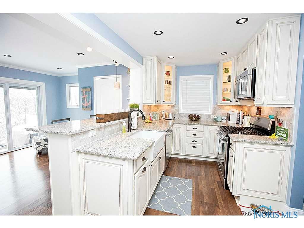 422 River Road Maumee, OH 43537 - Photo 4 of 20 Kitchen.