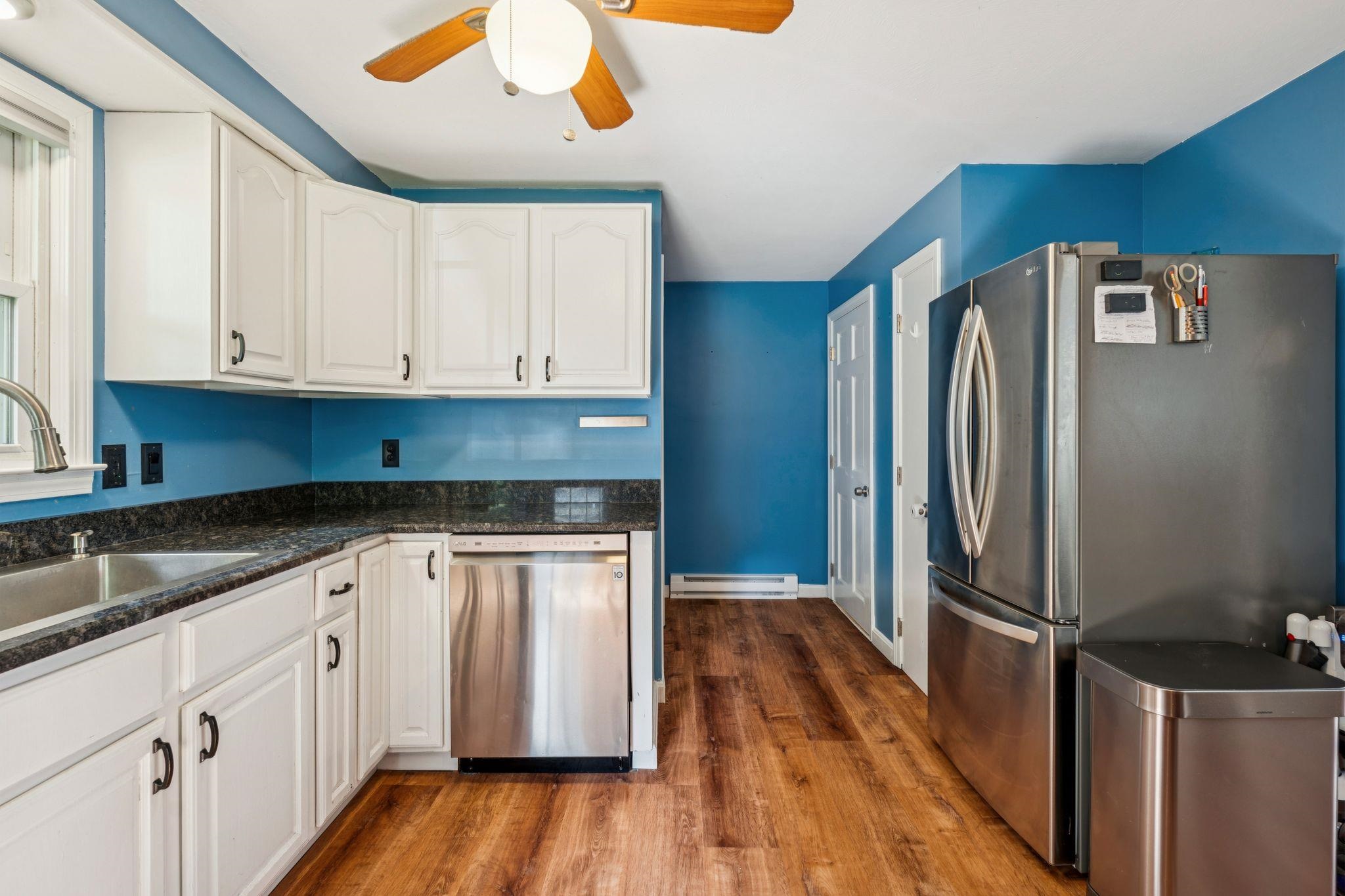 842 Beech Street Manchester, NH 03104 - Photo 3 of 28