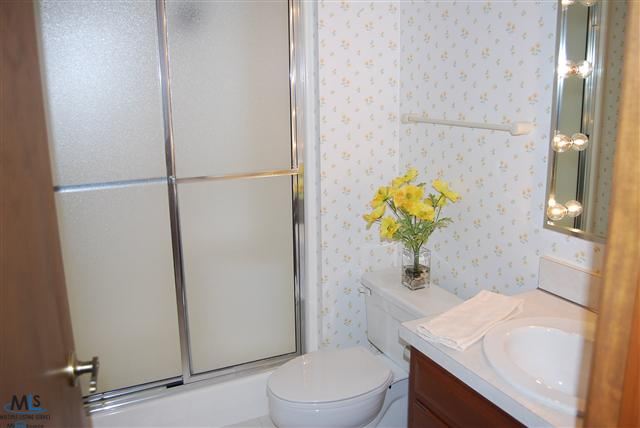 922 GreenView Court Rochester, MI 48307 - Photo 22 of 23 31137820-21.JPG
