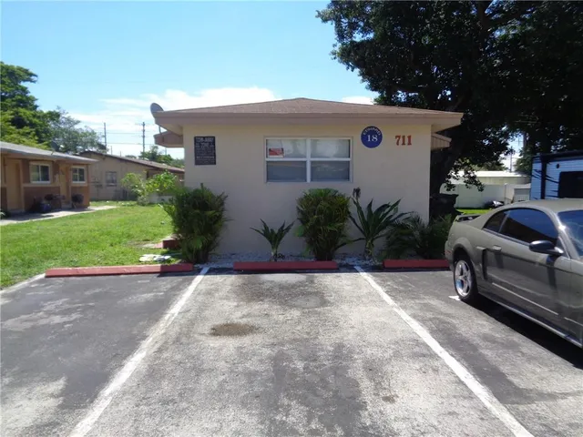 $1,500 | 711 Southwest 9th Street, Unit 1, Dania Beach, FL 33004