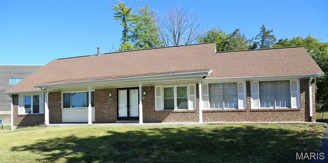 $2,600 | 12901 Fernway Lane, Creve Coeur, MO 63141