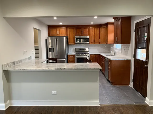 $499,900 | 6701 West Forest View Lane, Niles, IL 60714