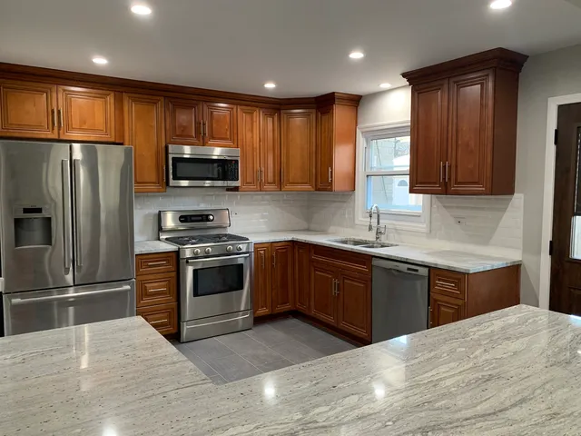 $499,900 | 6701 West Forest View Lane, Niles, IL 60714