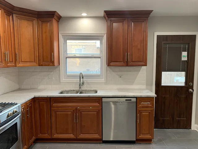 $499,900 | 6701 West Forest View Lane, Niles, IL 60714