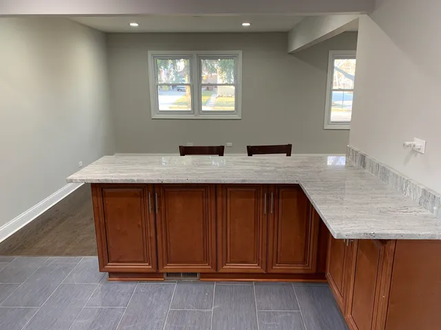 $499,900 | 6701 West Forest View Lane, Niles, IL 60714