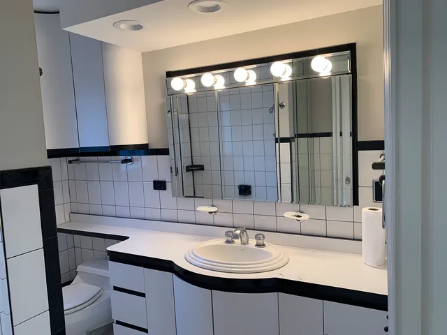 $499,900 | 6701 West Forest View Lane, Niles, IL 60714