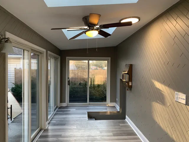 $499,900 | 6701 West Forest View Lane, Niles, IL 60714