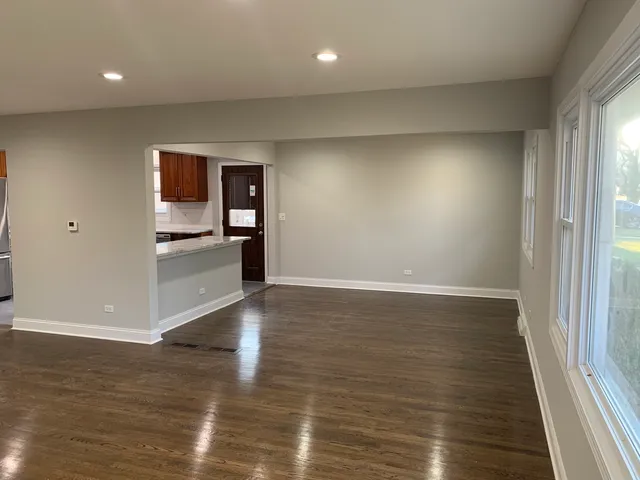 $499,900 | 6701 West Forest View Lane, Niles, IL 60714