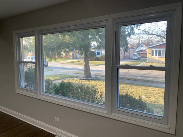 $499,900 | 6701 West Forest View Lane, Niles, IL 60714