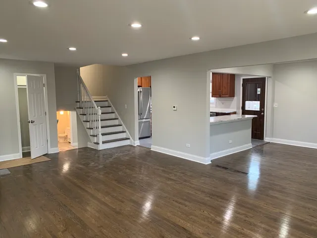 $499,900 | 6701 West Forest View Lane, Niles, IL 60714