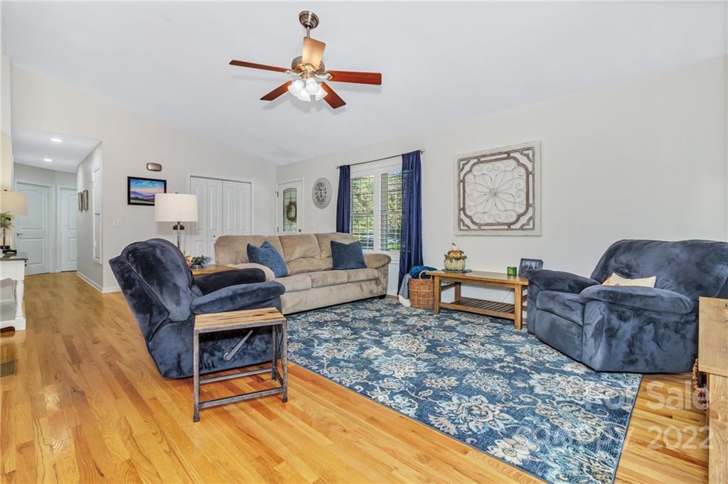 85 Redden Road Hendersonville, NC 28739 - Photo 11 of 48 Gallery Image 11