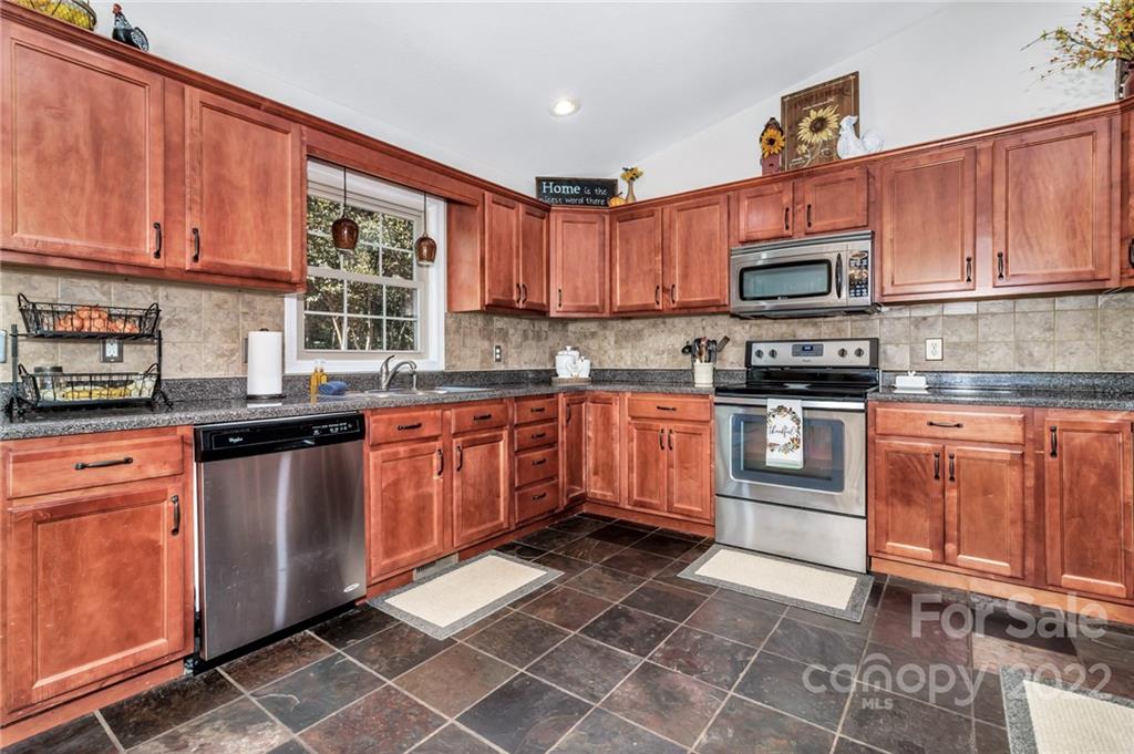 85 Redden Road Hendersonville, NC 28739 - Photo 14 of 48 Gallery Image 14