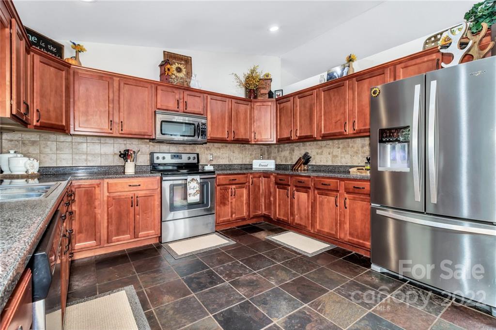 85 Redden Road Hendersonville, NC 28739 - Photo 16 of 48 Gallery Image 16