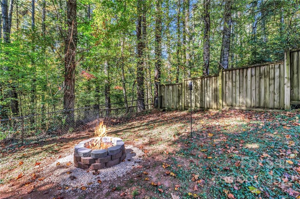 85 Redden Road Hendersonville, NC 28739 - Photo 47 of 48 Gallery Image 47