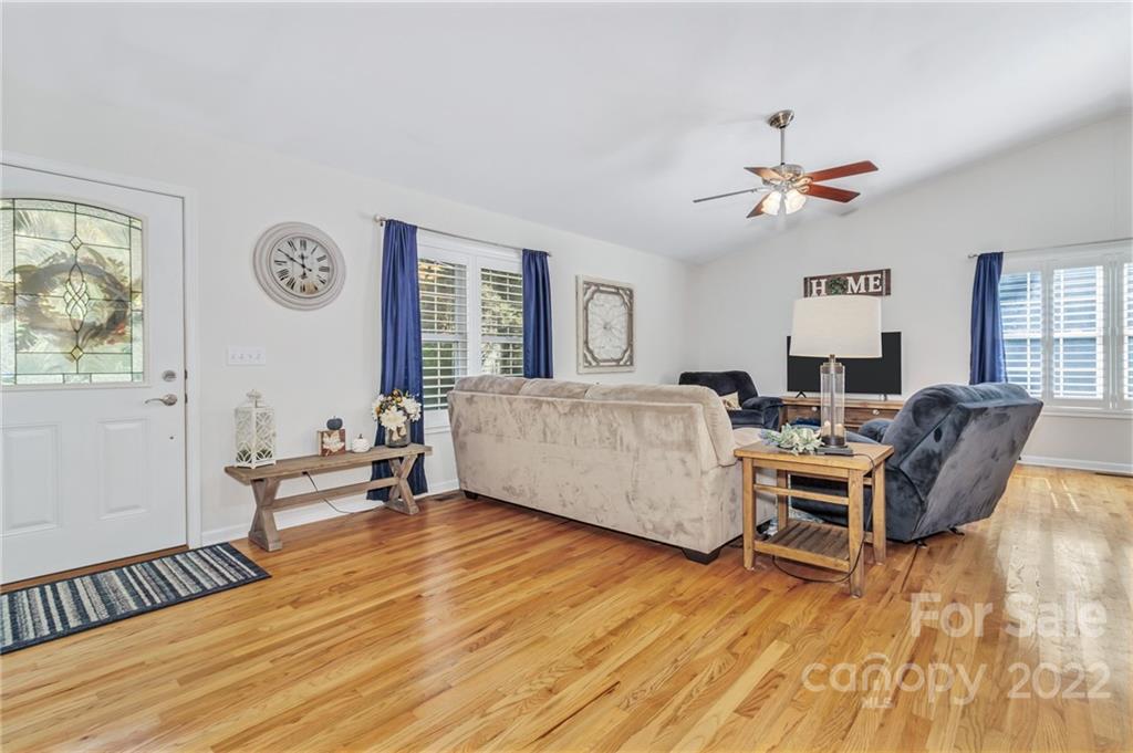 85 Redden Road Hendersonville, NC 28739 - Photo 8 of 48 Gallery Image 8